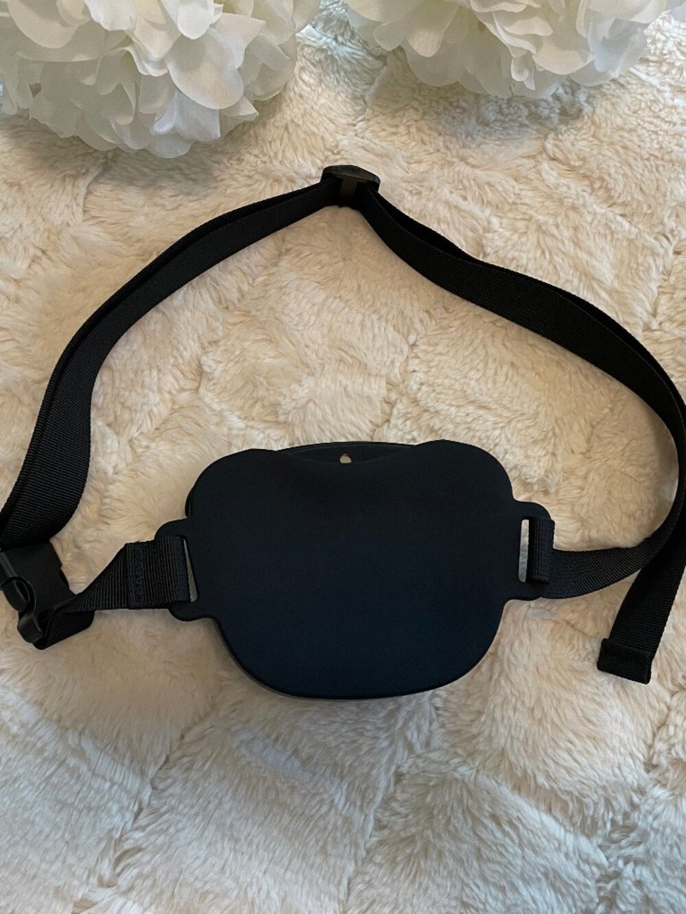 Silicone Dog Treat Pouch - Picture 2 of 4